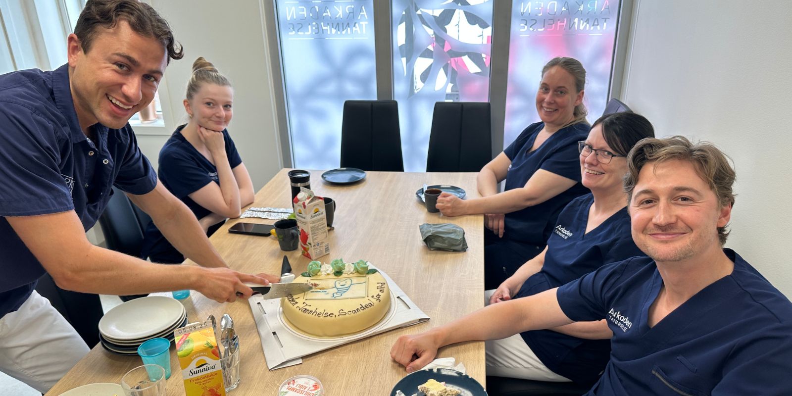 Arkaden kake tannlab.jpg